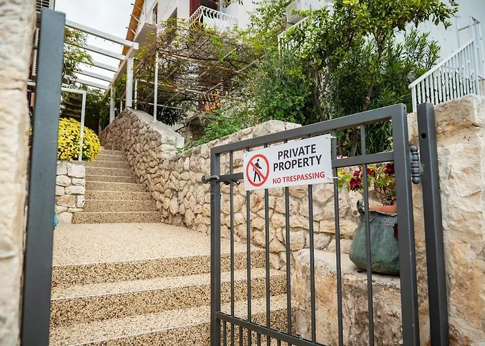 Jaksa Hvar Town